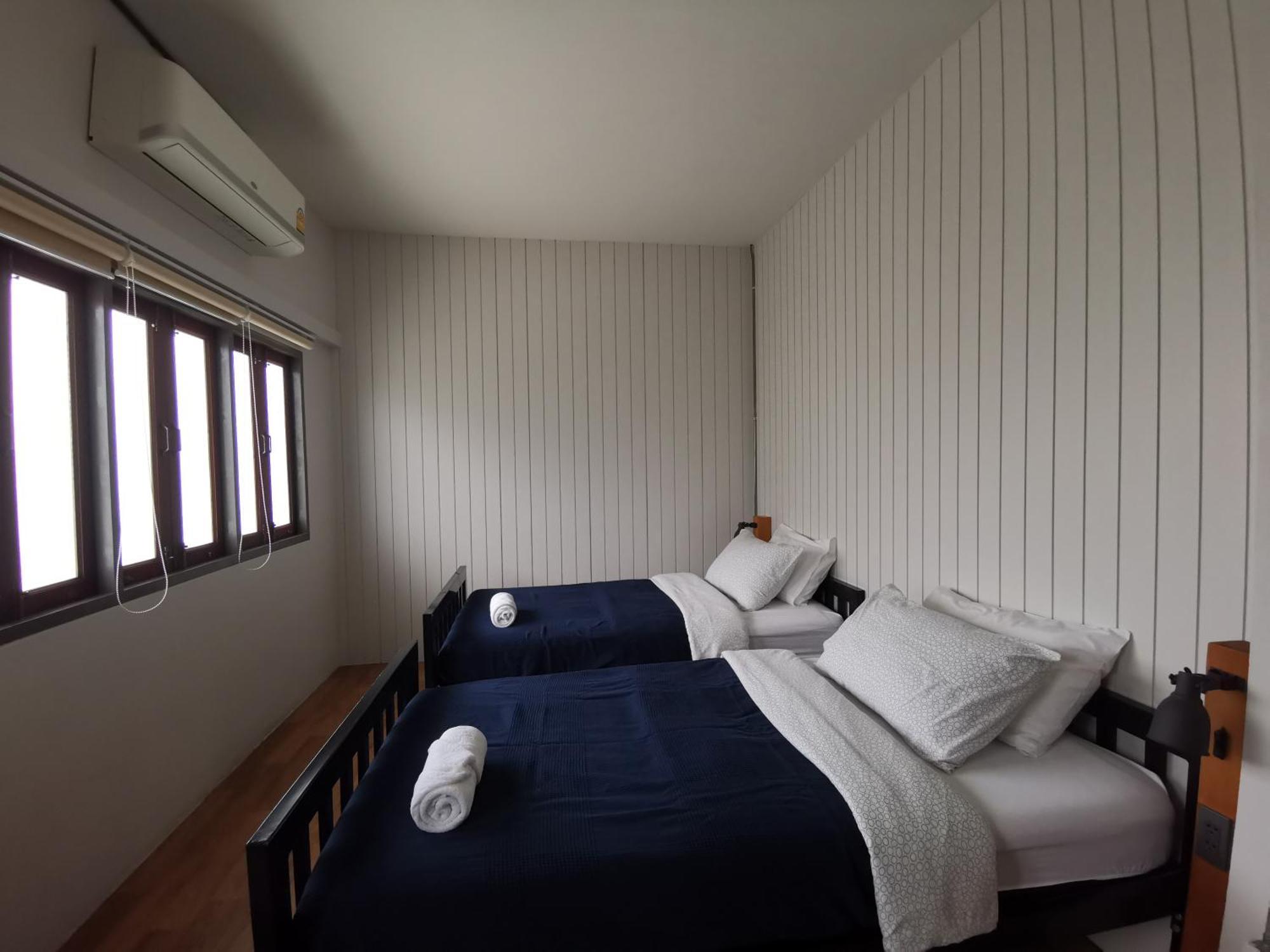 Liaw Base House Hostel Bangkok Exterior photo